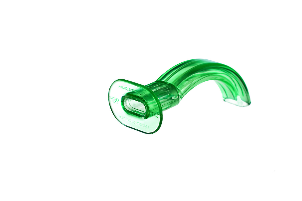 Airway Oral Cath-Guide Guedel Green Adult Size 4 90mm Flexible Vinyl Disposable Not Made With Natural Rubber Latex With Reinforced Bite Block/3 Internal Channels Individually Wrapped Each by Teleflex  ID 1164